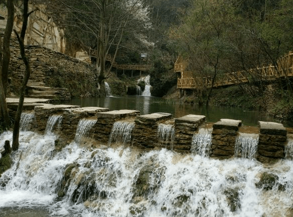 湖北一座冷门景区走红，素以“小九寨沟”自居，风景优美游客稀少