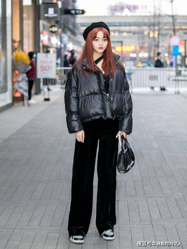 黑色 秋冬,“小黑裤”怎么穿不普通?选对款式是第一步,配色才是关键