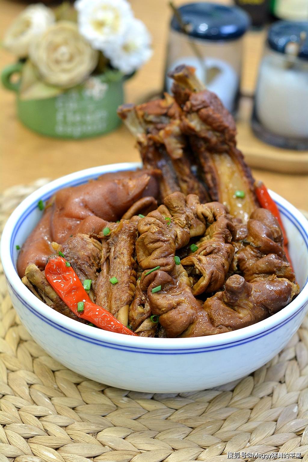 电饭煲|这锅卤味太香了，1小时出锅，让人馋得流口水，自己做经济实惠