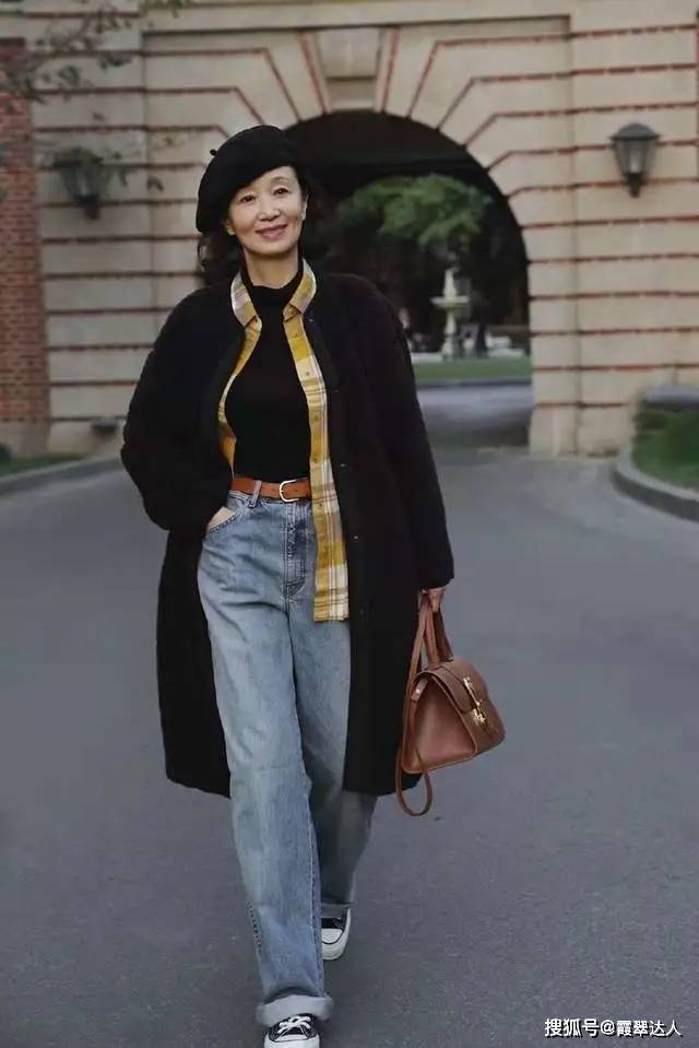 廓形 冬季穿衣“宜厚不宜薄”，40+女人学学三木妈妈的穿搭，更显优雅气质