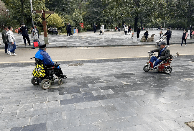 轮椅|点赞！市民反映无障碍通道“有障碍”，贵阳黔灵山公园：安排