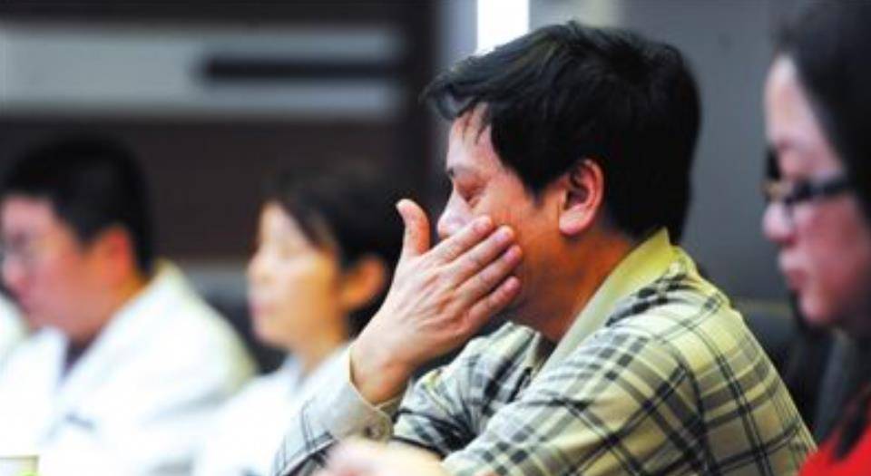 治疗|6岁上春晚8岁去世，父母的“摇钱树”，邓鸣贺的悲剧该由谁买单？