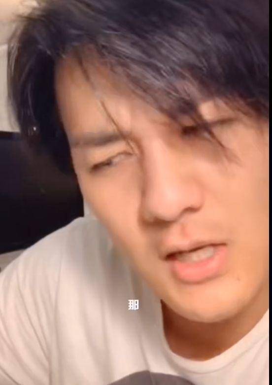 杨天真|41岁吴克群近照曝光，素颜出镜颜值依然抗打，打扮朴素显成熟