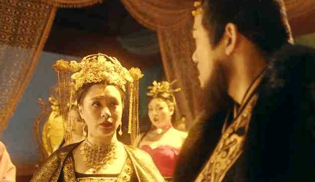 美貌 40岁阿娇也老了！新剧穿皮草变最胖妲己美貌打折，大妈身材太抢眼