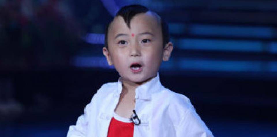 治疗|6岁上春晚8岁去世，父母的“摇钱树”，邓鸣贺的悲剧该由谁买单？