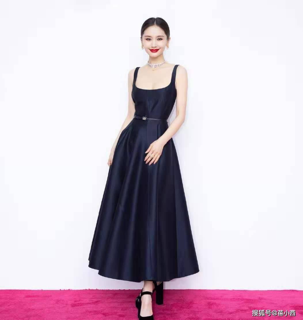 显高 王子文恋爱后变化真大!159身高穿长款大衣像170,气质惊艳又时髦