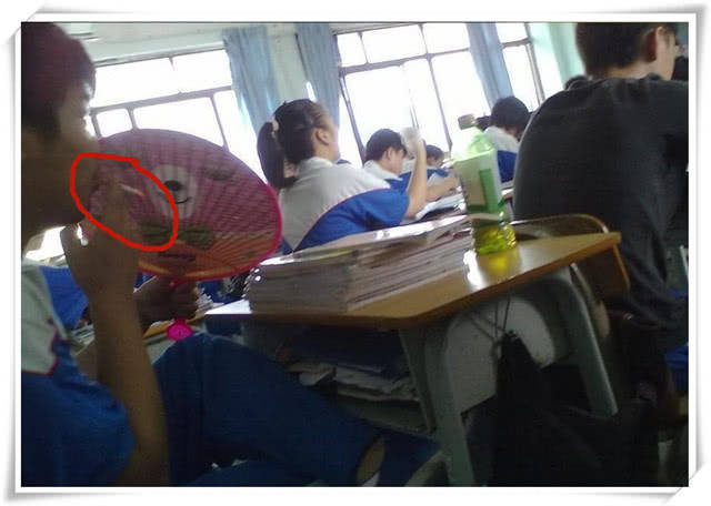 高中生因抽烟被罚停课回家反省两周,家长质疑:是不是太严厉了?