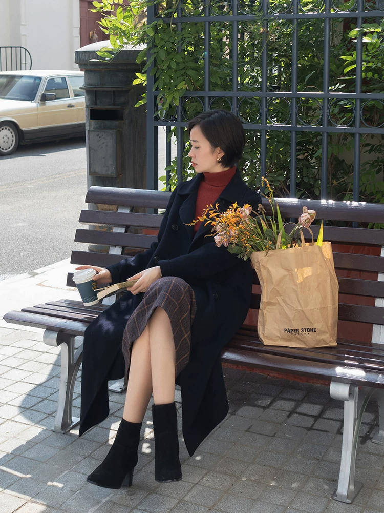 黑色 女人一定要穿得有品味，4个神仙色大衣分享给你，可以照着搭