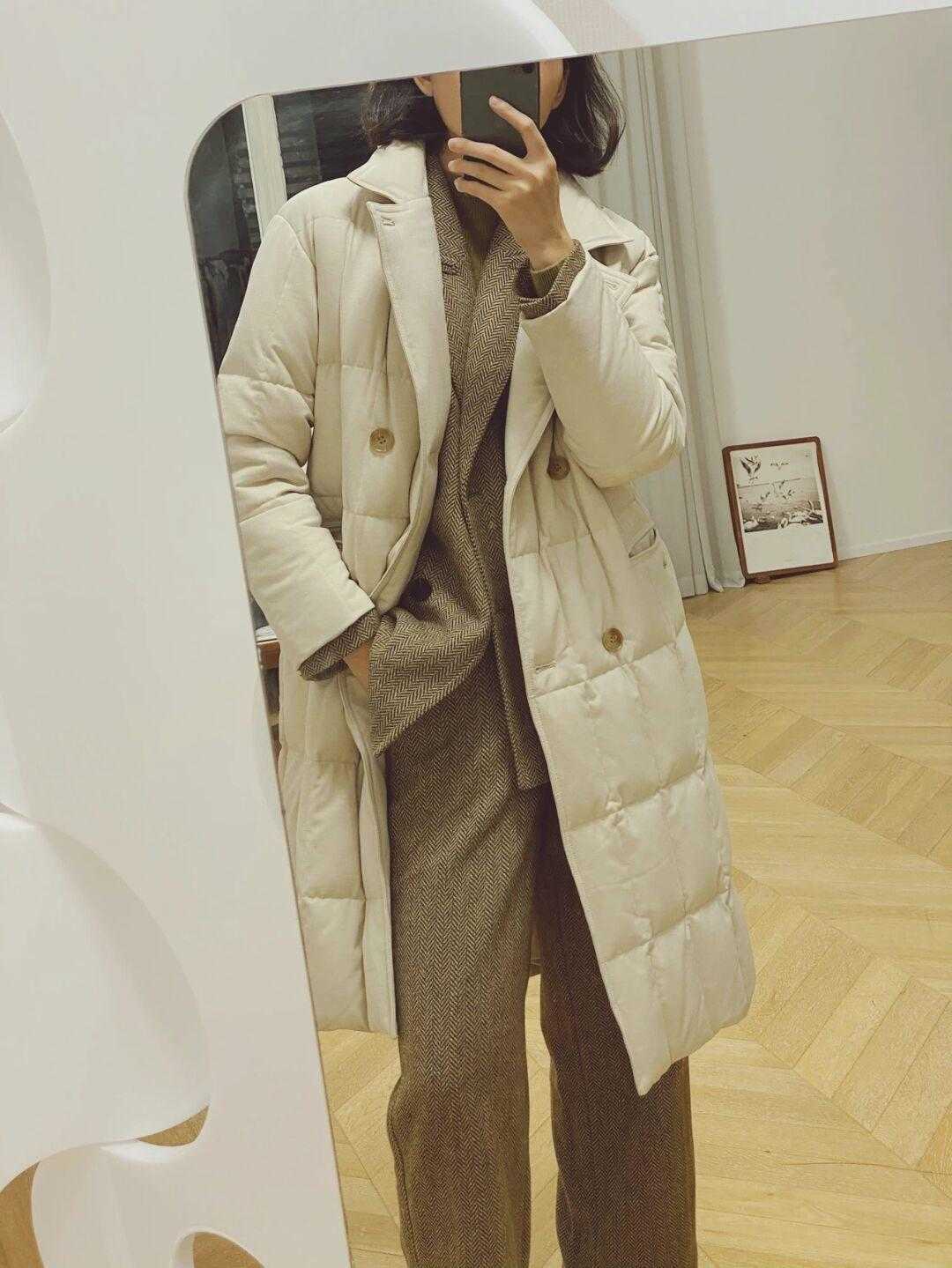 整体 今年火了一种穿法叫“西服套装+羽绒服”，干练利落又实用，太美