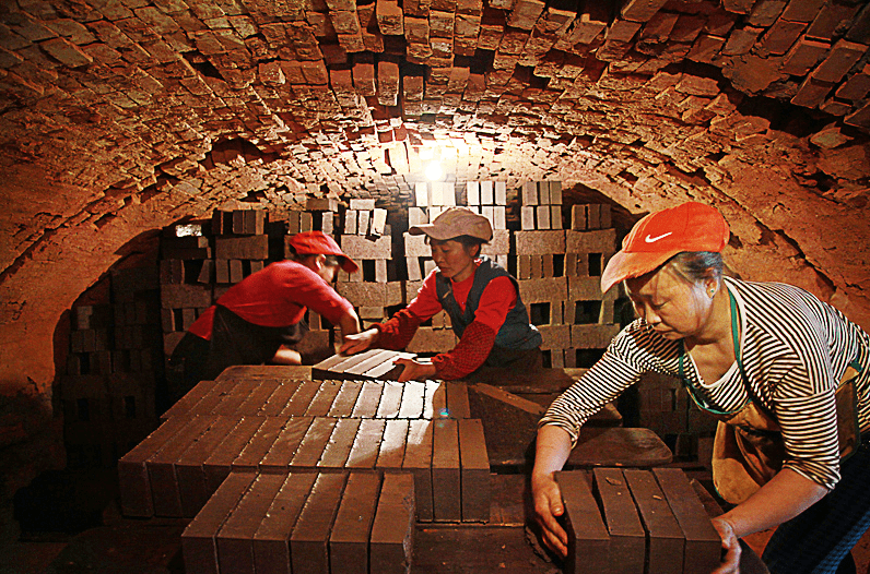 原创中国农村天天用的红砖建房为什么被禁用了红砖到底有何危害
