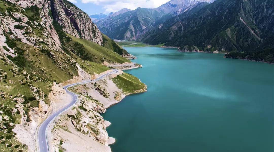 “中国最美公路”榜单发布，新疆6条上榜