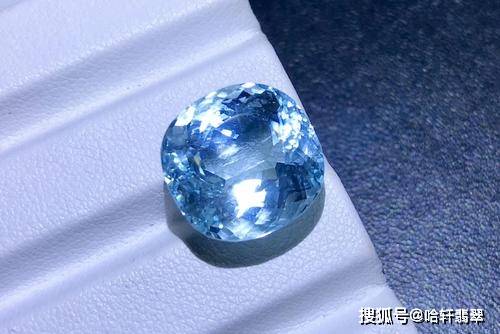 玉石界3大蓝色妖姬—天青冻、海蓝宝、蓝水翡翠，谁更有价值？_搜狐网