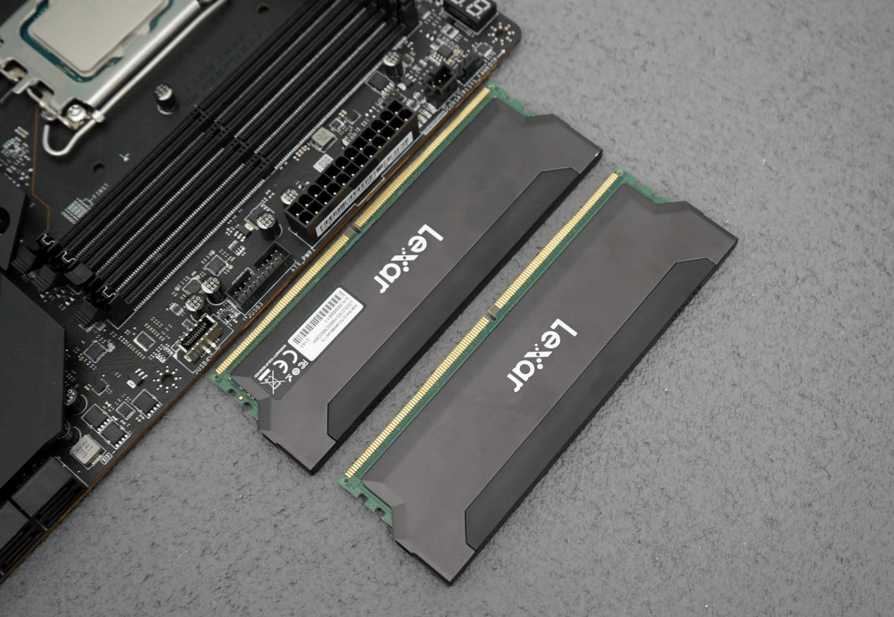 影驰|12代酷睿旗舰平台装机体验：由俭入奢，钱包怕是管不住！