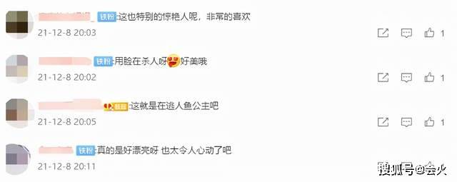 孙怡 28岁女星孙怡出席活动,紧身吊带裙凸显身材,露大片皮肤白皙细腻