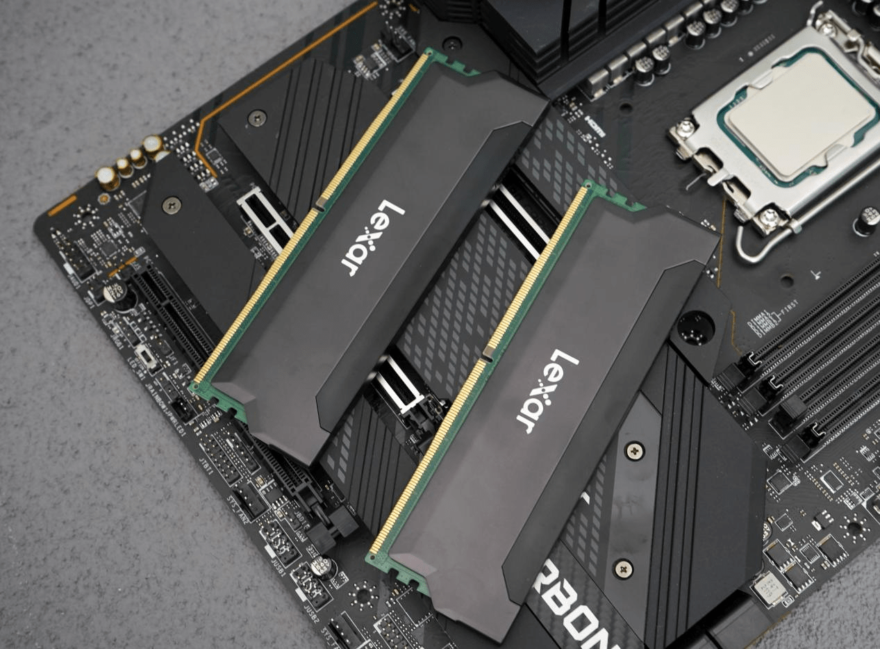 影驰|12代酷睿旗舰平台装机体验：由俭入奢，钱包怕是管不住！