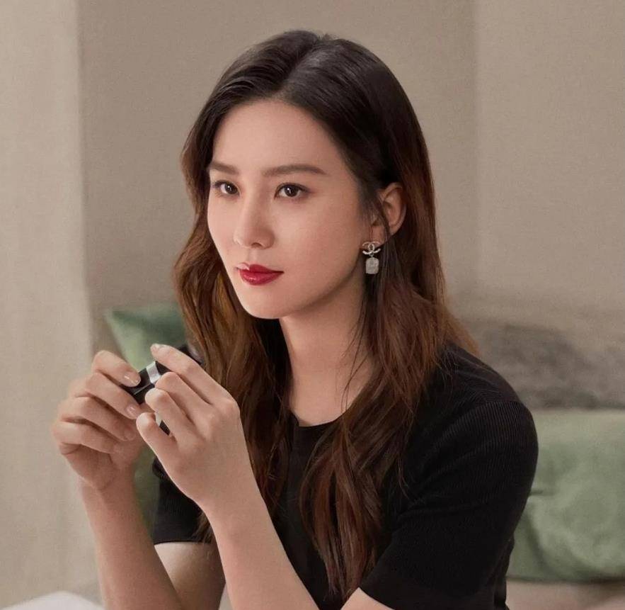 为什么离开精修的刘诗诗这么显老?_五官_气质_自带