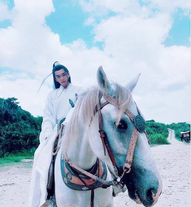 官宣|高伟光官宣新剧定档！与张若昀、胡军等人携手出演，被海报惊艳了