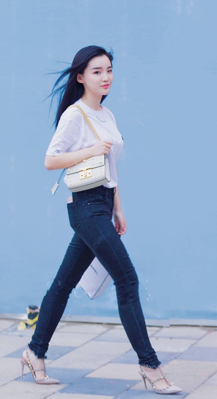 人过五十,最好的锻炼方式是走路,是唱歌!_生活_音乐_那来