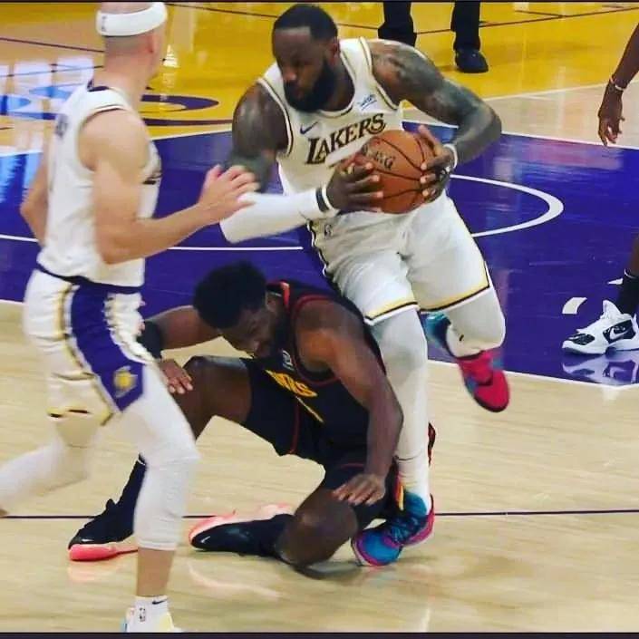 希尔|肌腱撕裂！赛季报销！他的NBA生涯可能要结束了