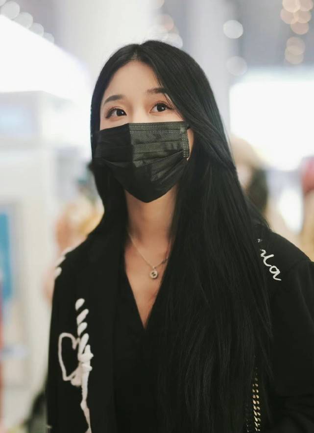 乐华新|乐华新女团即将迎来出道首秀,机场图片活力满满,金子涵瘦了不少