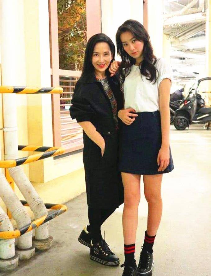 林恺铃 3位星二代同场比美!任达华女儿高挑出众,柏安妮爱女甜美可人