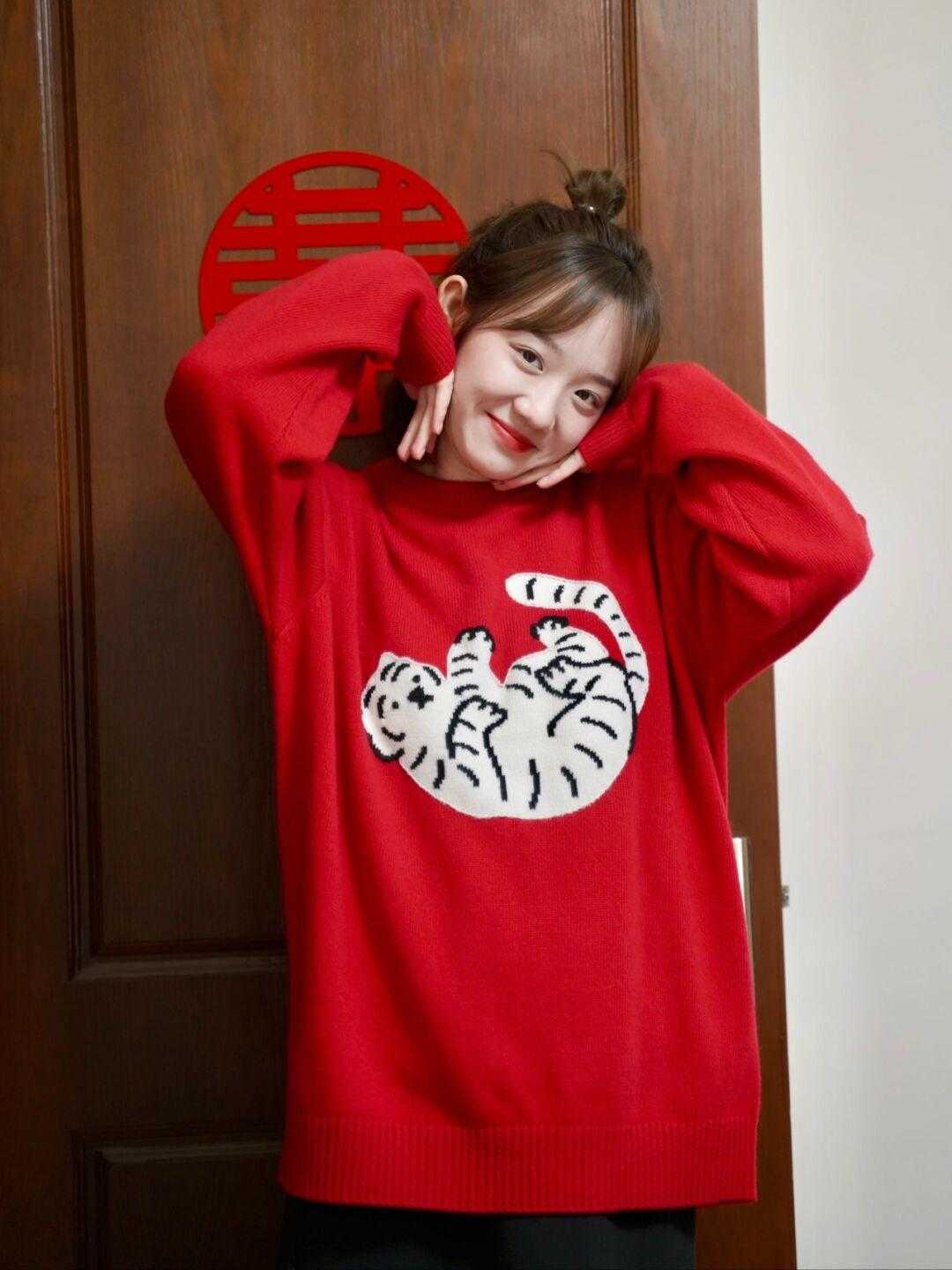 下装 冬天不要只会穿黑白灰，“红色”抢眼高调又显白，时髦又有气场