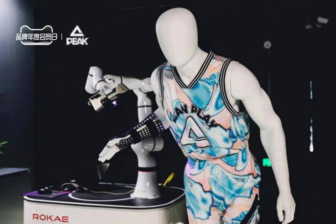 从匹克在「太空」举办的未来科技大会，我们看到运动品牌行业的新机遇与新生态