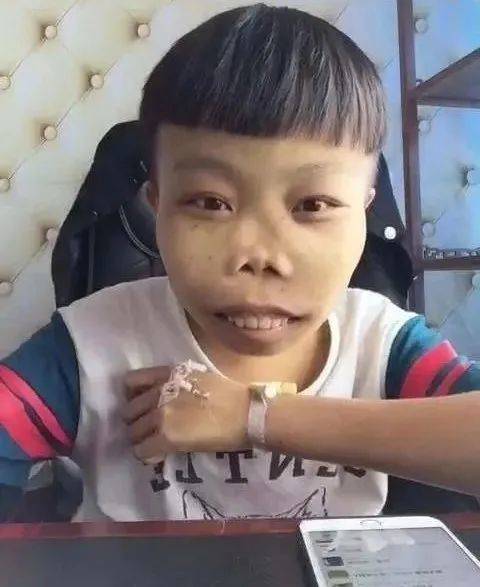 曾红极一时的网红"陈山",怎么突然消失了?_长相_直播_富二代