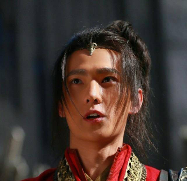 口碑|演员扮嫩有多毁口碑？黄晓明被喷成“筛子”，张鲁一跌落神坛