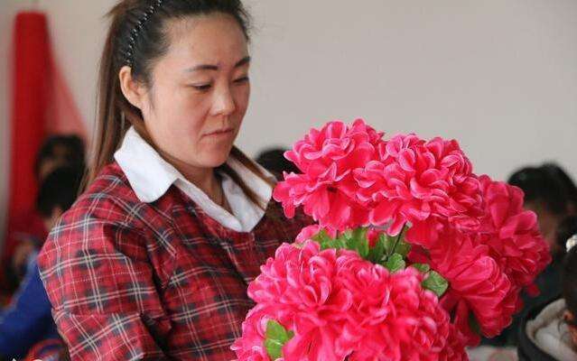 农民工外出打工后留守在家的妻子却很害怕丈夫突然回家为啥