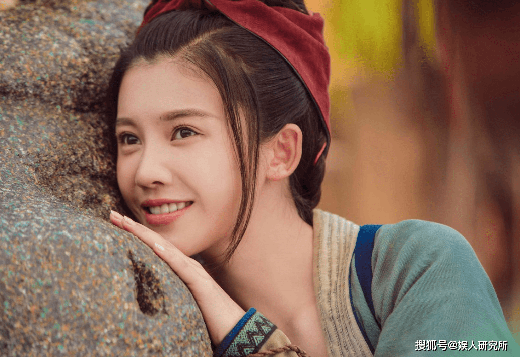 杨子姗|杨子姗录节目暴露洁癖症，因摄像未穿鞋套崩溃大哭，家中盖满白布