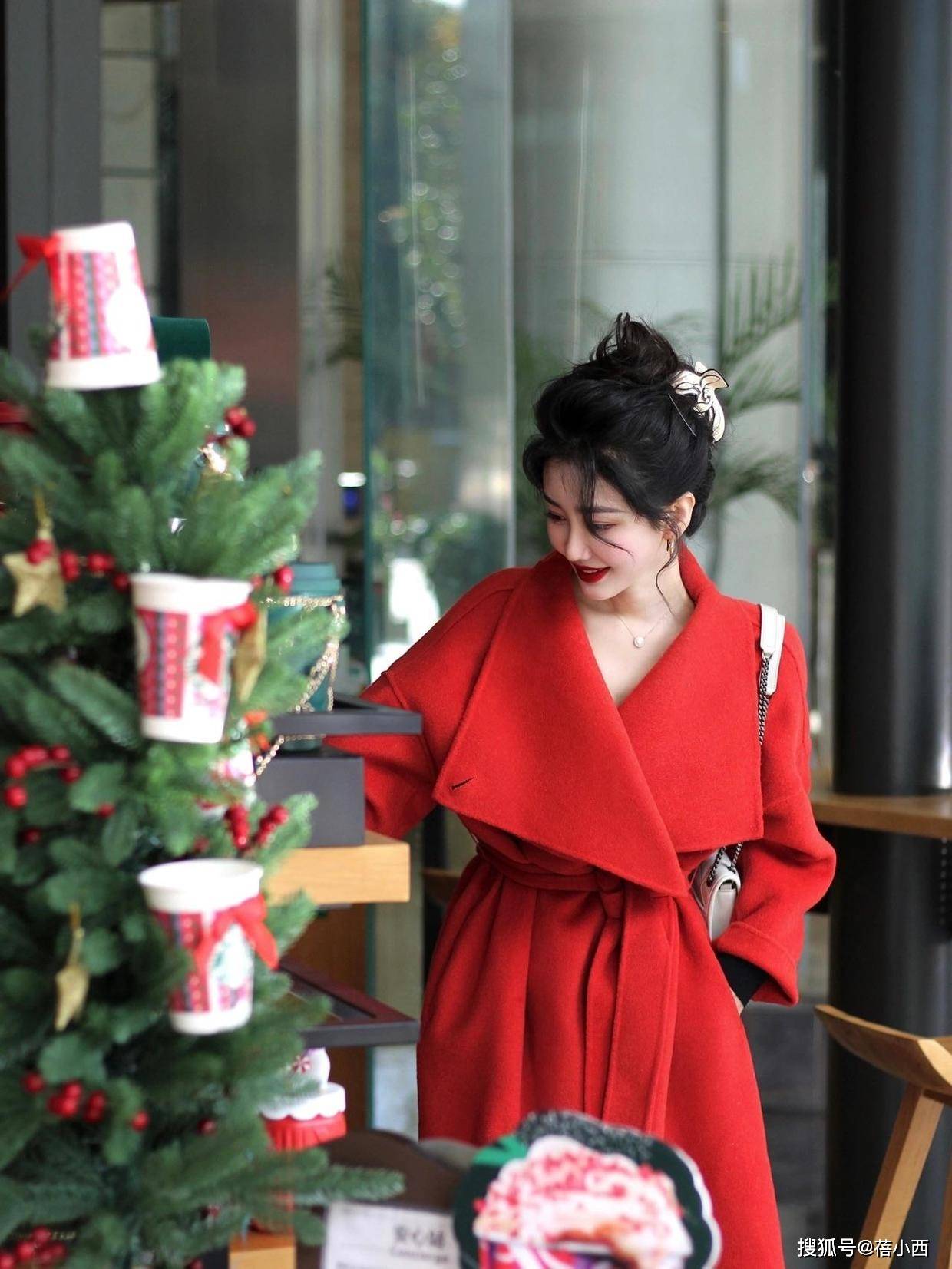 下半身 冬季还是穿“红色大衣”最洋气,配裤子、裙子,比你想象中更高级