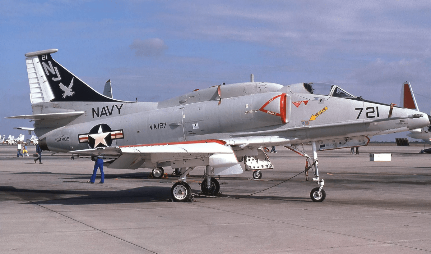 a-4攻击机个头虽小但性价比较高,满足中小国家需求!