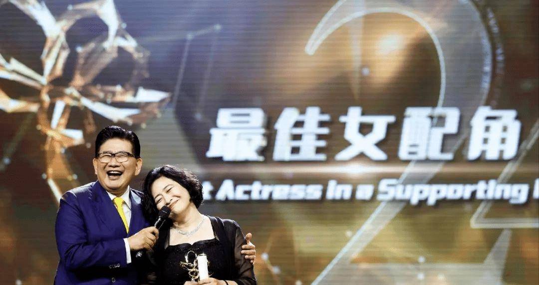 张晚|锦鲤剧组或再添实锤？继男主爆红，老戏骨获奖后，新人也待爆