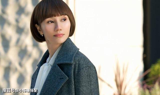 颜色 唐晶、苏明玉“大衣+内搭”的穿衣思路，普通人也可以照搬