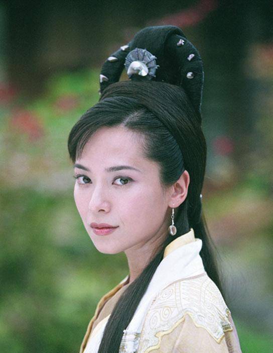 因为|从传奇港姐到“过街老鼠”,郭羡妮如何把大好前途“作没”的?