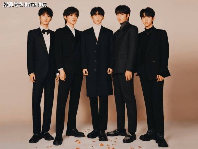 帮丁程鑫张真源签名 给马嘉祺唱生日歌 时代少年团红毯上秀团魂 其他 表演 观众 今日热点