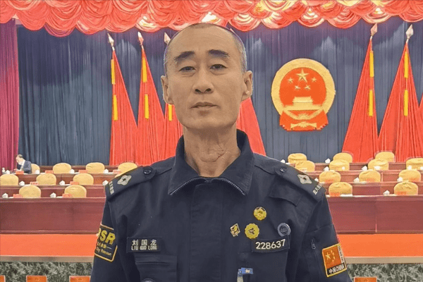 辽宁北镇蓝天救援队长刘国龙爱在蓝天为生命护航