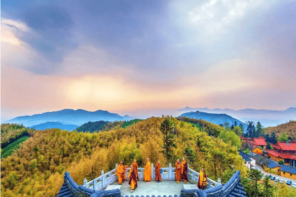 杭州有座东南第一禅寺，列入江南五山十刹之首，是1200余年的古刹