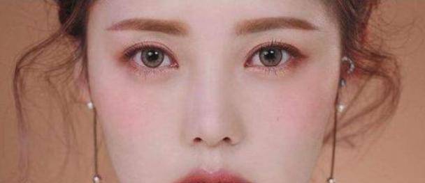 状态女星特写镜头下的“尴尬”，有部分瑕疵没啥，但浮粉卡粉一言难尽