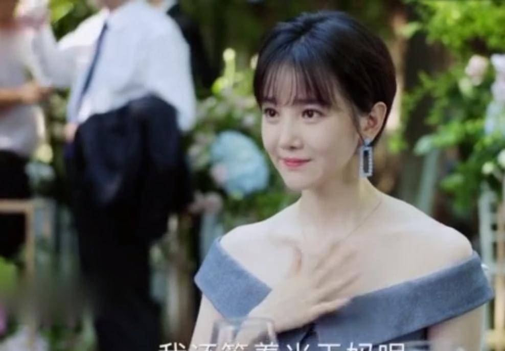 晋小妮|《青春斗》最幸福的一对结婚了,向真婚礼现场拍卖丁兰惹笑话!