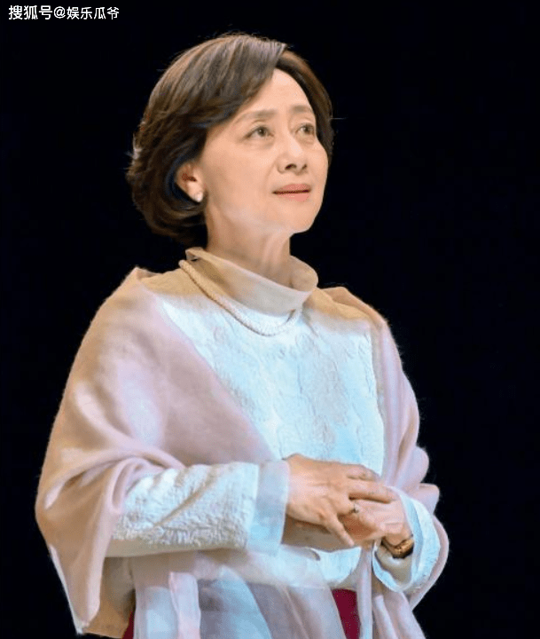 后遗症这些同龄女星都曾是绝世美人，有人整容后遗症像妖怪，有人美到老