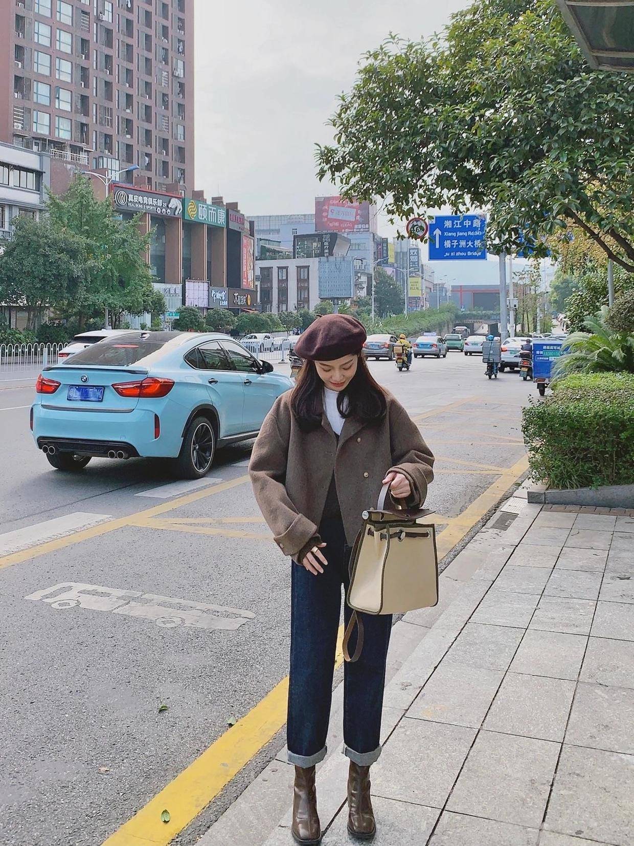设计 30岁的女人，试试“毛衣搭配牛仔裤”温暖时髦！提升气质又减龄