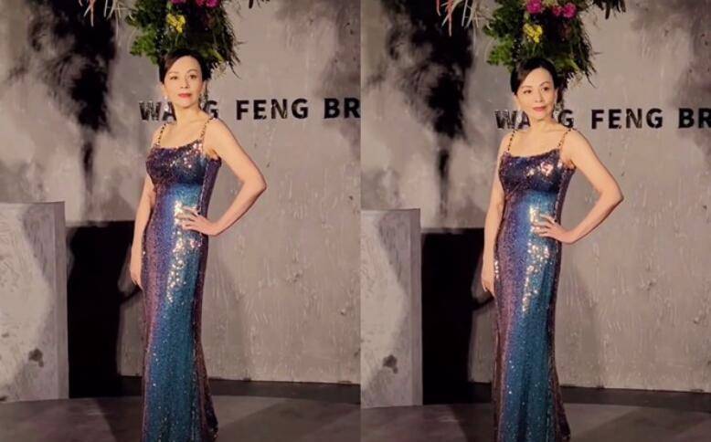 链条 王琳也太爱美了,51岁穿金属链条裙赴宴会不惧冷,曲线成熟真窈窕