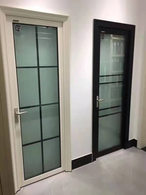 选择适合自己家装修样式的门很有讲究,要因地制宜综合考量.