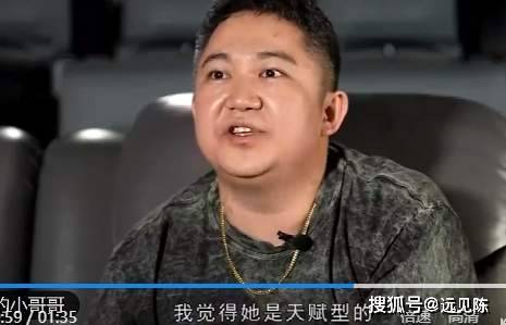 "找过她拍戏的导演别克,更直言,因为肉眼可见她的演技日渐炉火纯青.