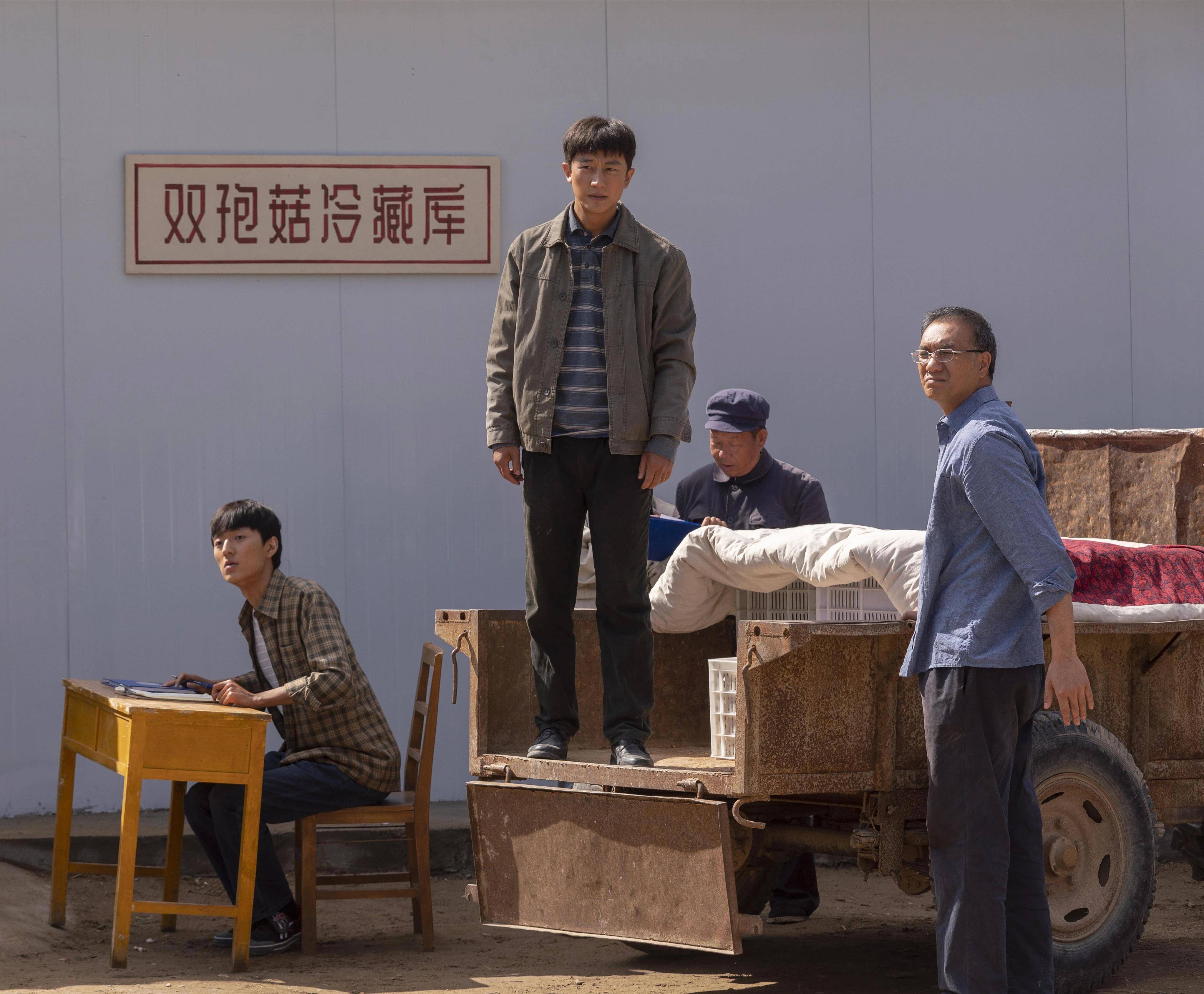 十万年轻人决定去卖农货 