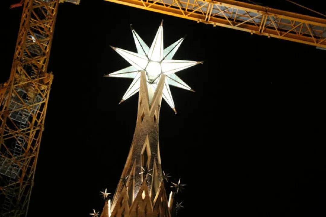 “烂尾”139年，圣家堂的星星终于被点亮