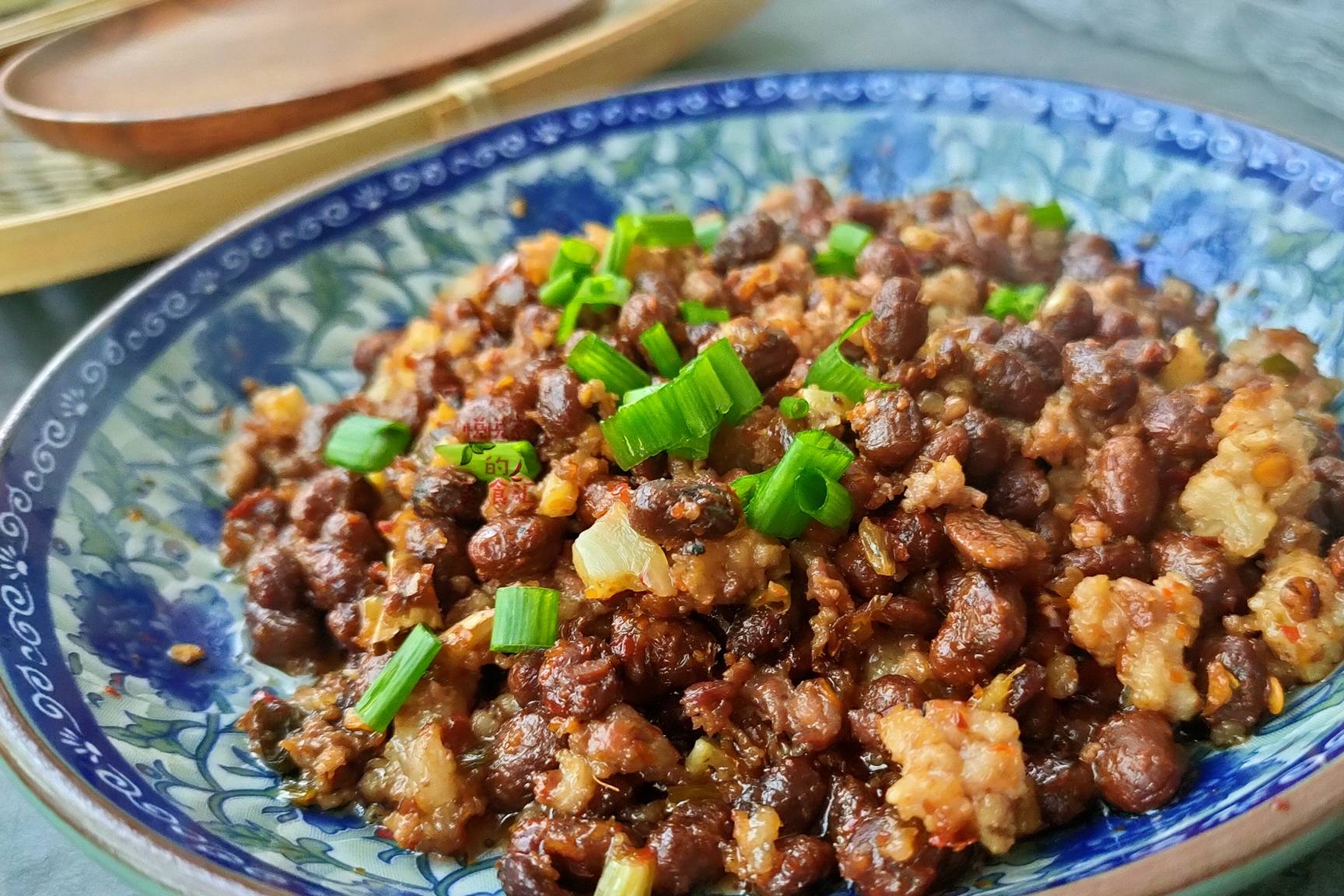美食|湖南冬季才能见到这菜,简单一蒸,香漂满屋,吃了30多年也没吃腻