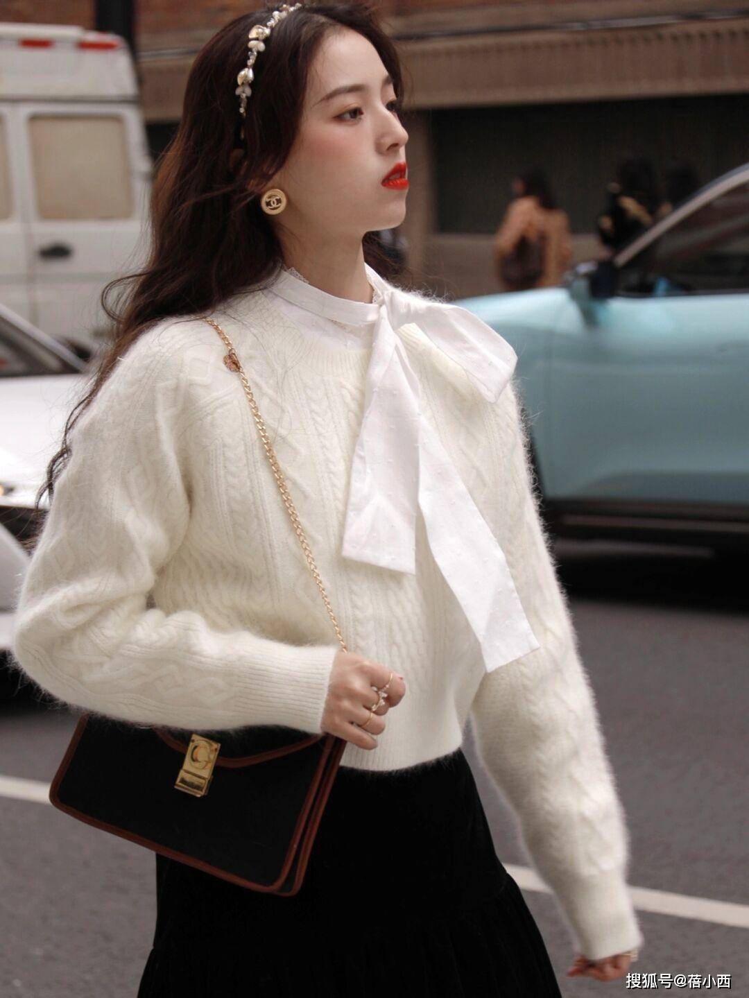 颜色 “毛衣+半身裙”，“毛衣+直筒裤”，才是冬季时髦精的最佳搭配